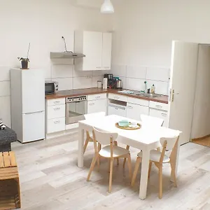 https://big-appartment-near-trade-fair.topcolognehotels.com